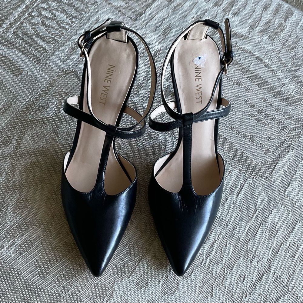 NEW Nine West Black Leather T-Strap Heels - Picture 2 of 7